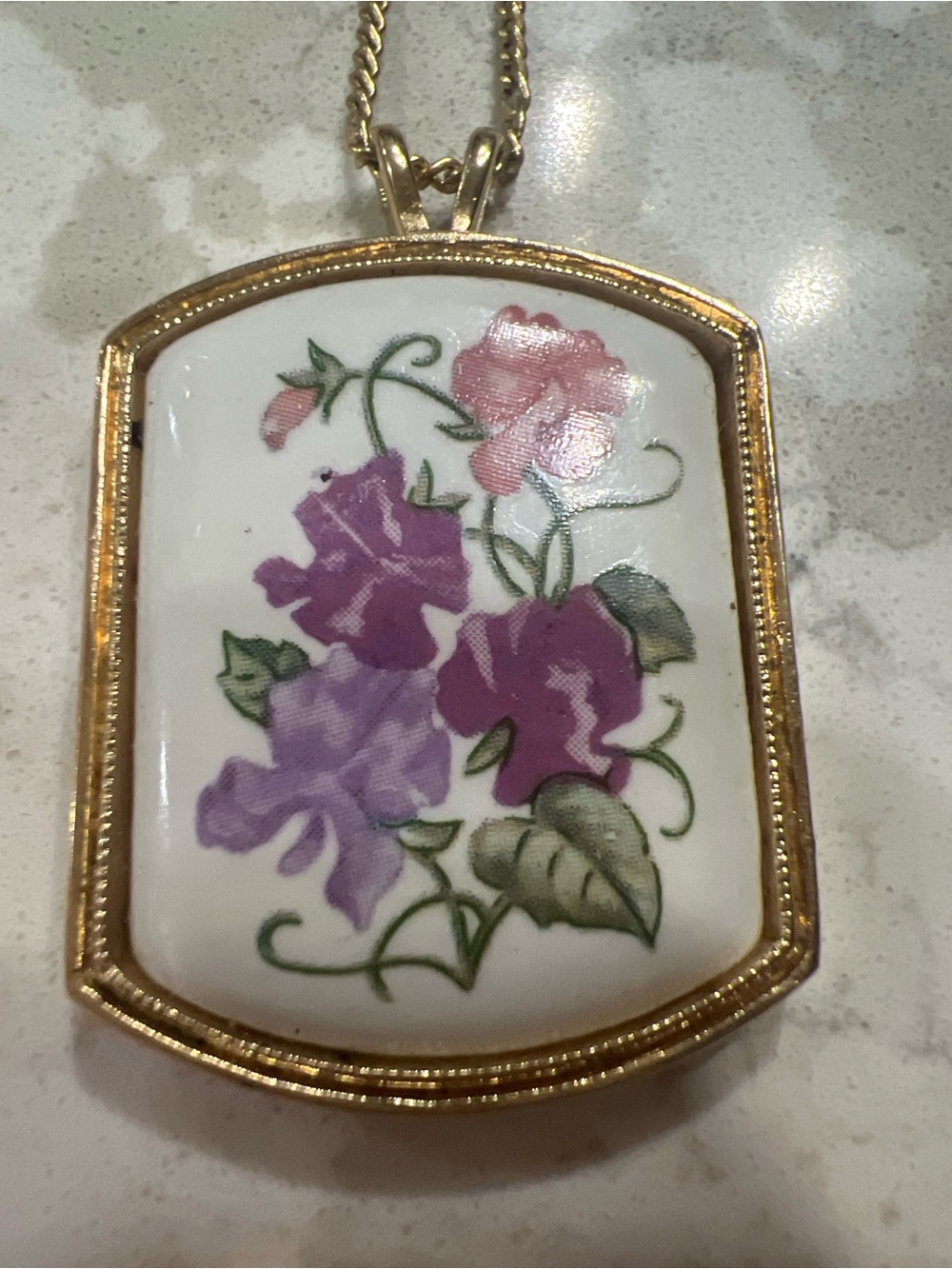 Vintage Avon Floral Porcelain Gold Tone Pendant Necklace Cottagecore